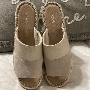 Tom’s new size 7.5 beige/grayish wedges